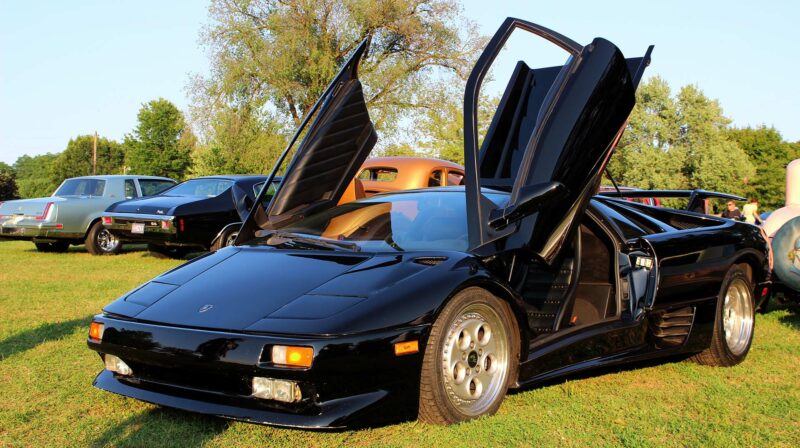 Lamborghini Diablo VT at a car show.