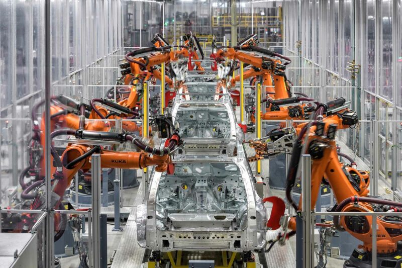 The Audi Q7 chassis being robotically welded. A similar chasis to the Lamborghini Urus. 